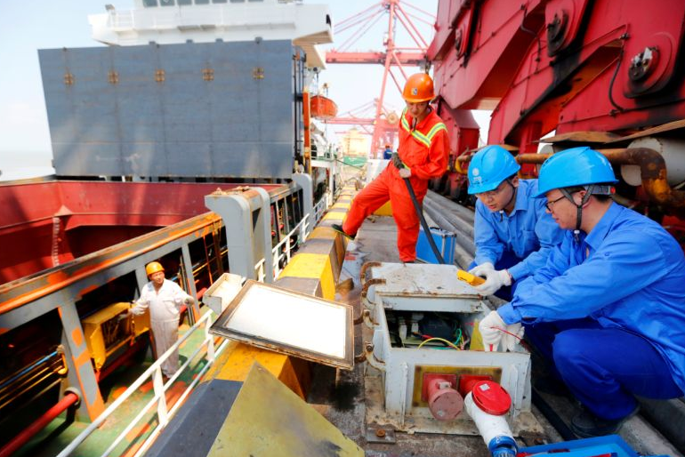 兆瓦级低压岸电变频电源的应用